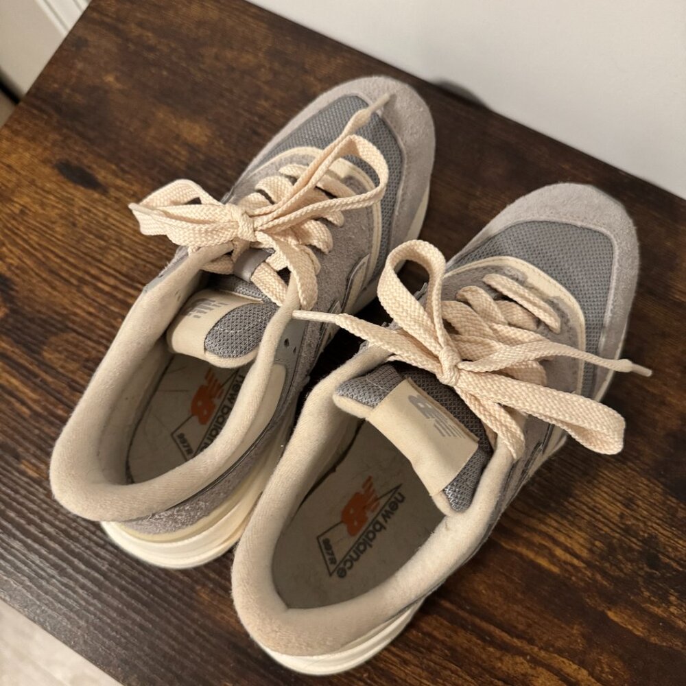 New Balance Lifestyle 997R Linen & Concrete Shoes - Picture 3 of 6